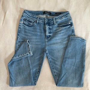 JUDY BLUE Relaxed size 11/30 jeans
